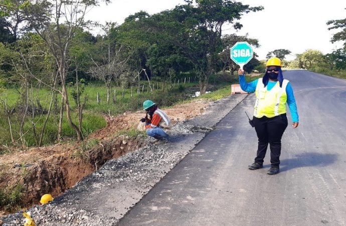 A punto de culminar pavimentación vial en San Luis de Palenque