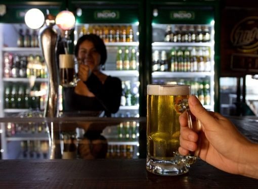 Prolongan plan piloto para expendio de bebidas alcohólicas a la mesa