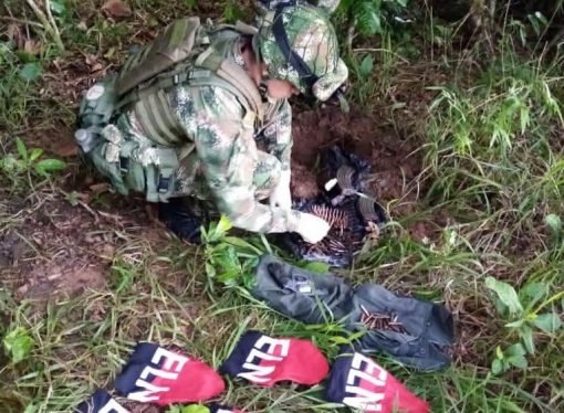 Encuentran depósito de armamento