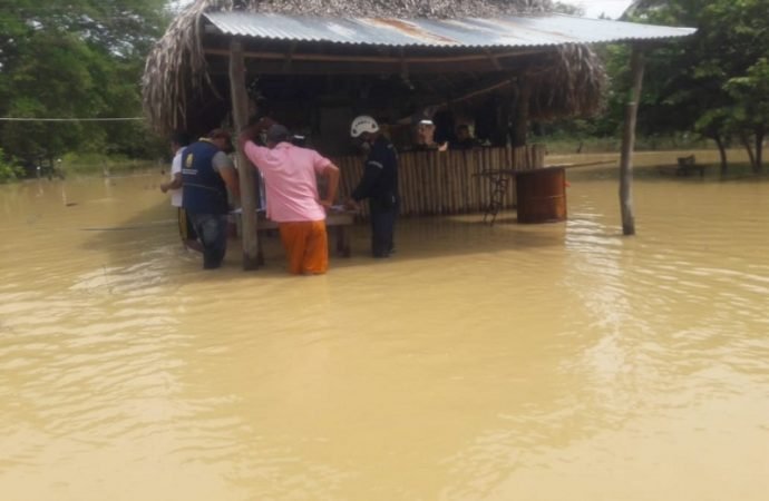 Ayudas humanitarias a familias afectadas por la lluvia en Maní