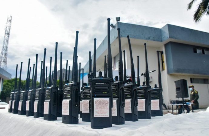 Con entrega de 90 radios portátiles a la Policía, Gobernación fortalece la seguridad en Casanare
