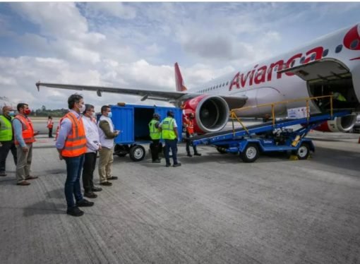 Alcalde de Medellín pidió jugar el chance con número de vuelo en el que llegaron las vacunas