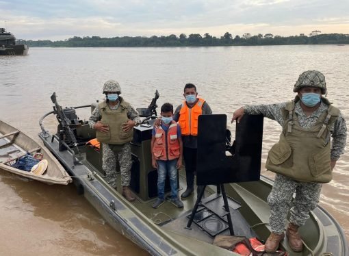Armada rescató a un niño y un adulto en el rio Putumayo