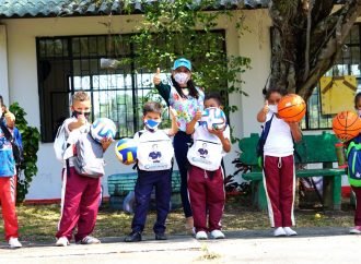 Niños de Quebrada seca recibieron kits escolares