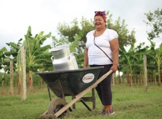 Mujeres con tierra