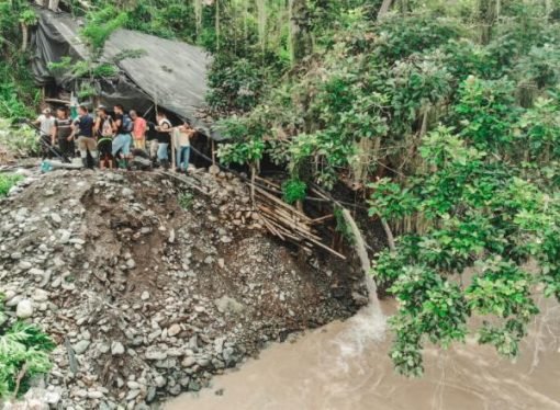 Siguen maniobras de rescate de mineros atrapados