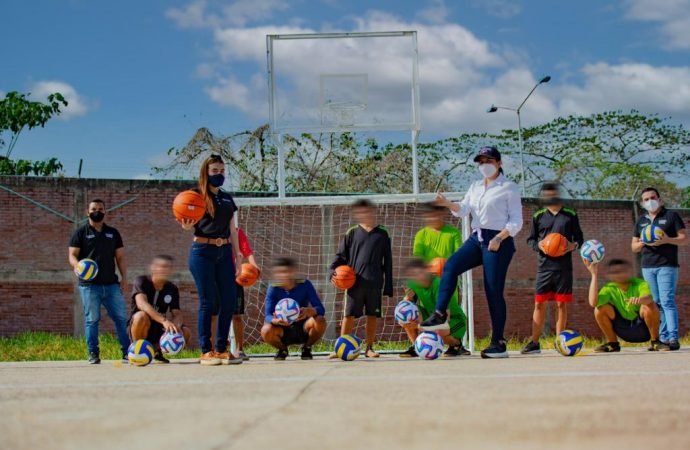 Jóvenes del Centro de Atención Integral Kairos recibieron elementos deportivos