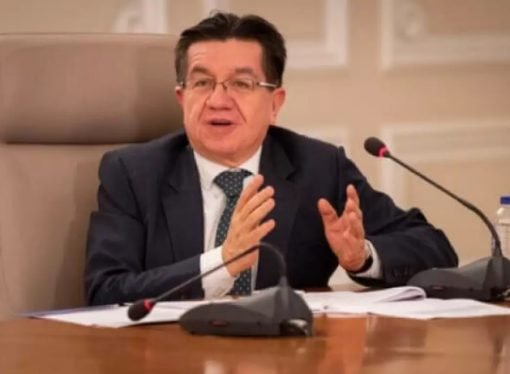 Minsalud no penalizará colados en vacunación contra Covid-19