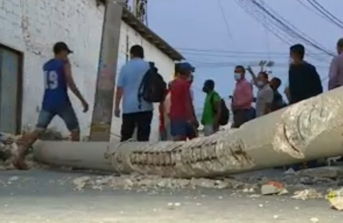 Mujer muere tras caerle un poste encima en Barranquilla
