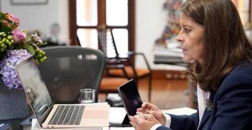 Anuncian más de 9 mil vacantes para mujeres en el país