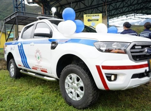 Bomberos de Sácama, recibieron vehículo para atender emergencias
