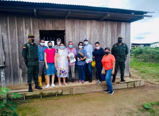 En Mapiripán se entregaron 58 hectáreas a familia desplazada por las FARC