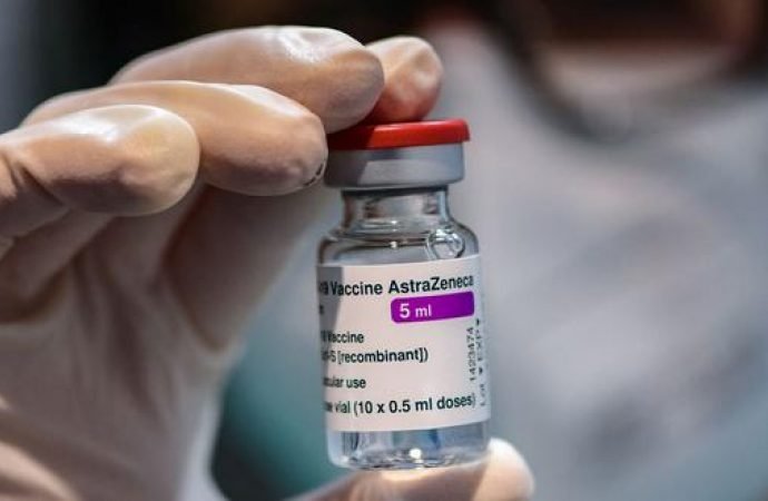 Vacuna de AstraZeneca presenta más beneficios que riesgos: OMS