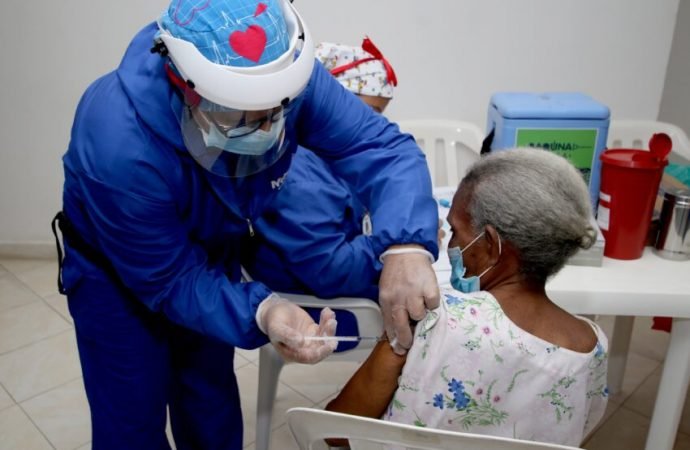 Se acabó en Villavicencio la vacuna para mayores de 80 años. Se triplicaron los contagios de coronavirus