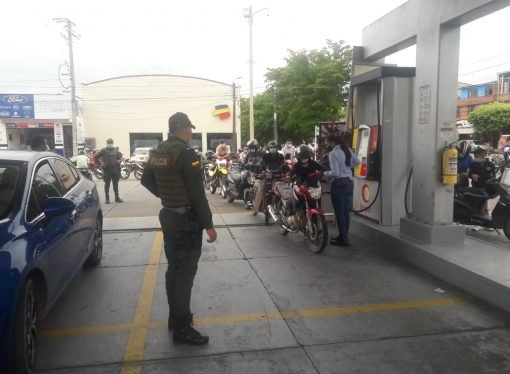 En las estaciones de servicios venderán para carro  $50 mil  y para motos $10 de combustible