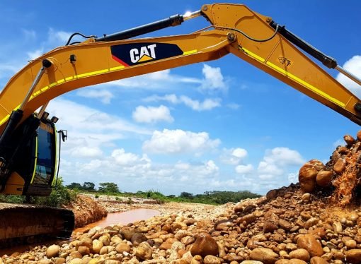 Respuesta a emergencia por socavación de la Marginal del Llano, tras creciente del río Guachiría