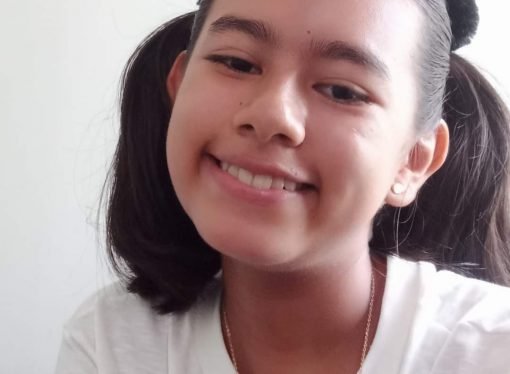 Niña se fue de la  casa porque le quitaron el celular. Sus padres la buscan