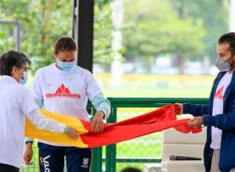 Alcaldesa entrega bandera a delegación Tokio 2020+1 y lanza marca Equipo Bogotá