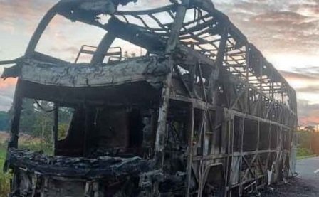 Incinerado bus en Arauca