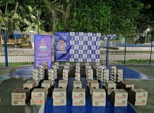 INCAUTADO LICOR Y COMBUSTIBLE QUE ERAN TRANSPORTADOS DE MANERA ILEGAL EN EL RIO AMAZONAS