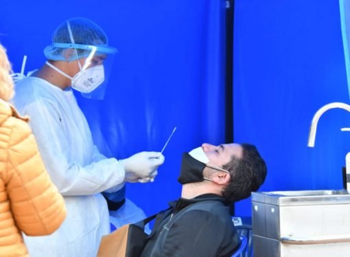 Covid hoy: 11.426​​​​​​​ nuevos contagios y 300 decesos