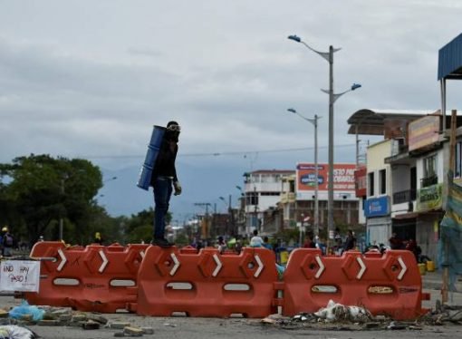 CRÓNICA DE GARDEAZÁBAL, CALI ZOZOBRA Y BOGOTÁ PERTURBADA