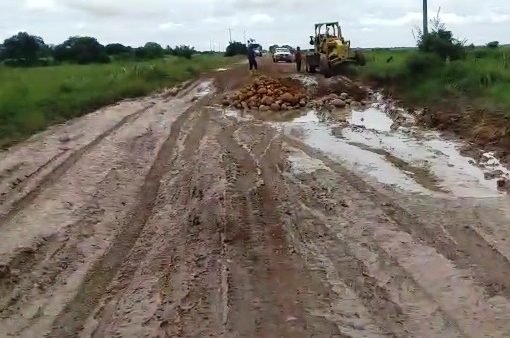 Inicia mantenimiento en la vía que desde Paz de Ariporo conduce al centro poblado Montañas del Totumo.