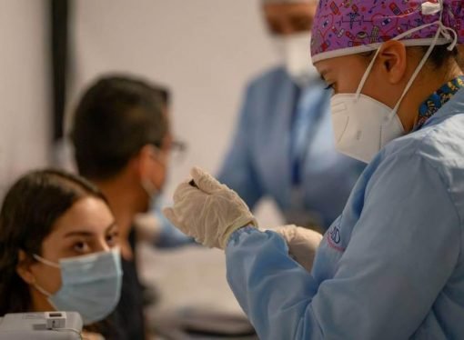 En Bogotá hay baja disponibilidad de vacunas para primeras dosis contra COVID-19