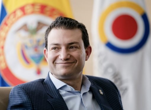 CRÓNICA DE GARDEAZÁBAL, EL CONTRALOR TAMBIÉN LEVANTA BARRICADAS