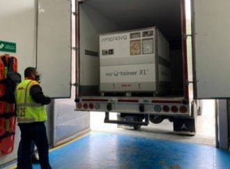 Vacunas de Moderna represadas en bodegas por falta de certificados