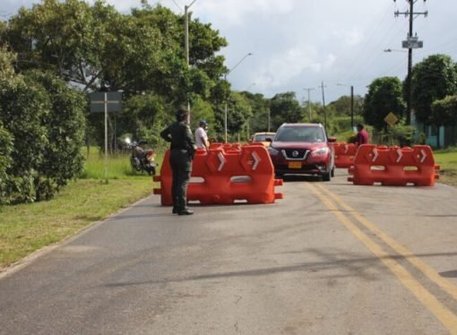 CERRADA VÍA ALTERNA MONTERREY A TAURAMENA