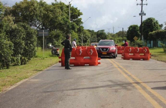 CERRADA VÍA ALTERNA MONTERREY A TAURAMENA