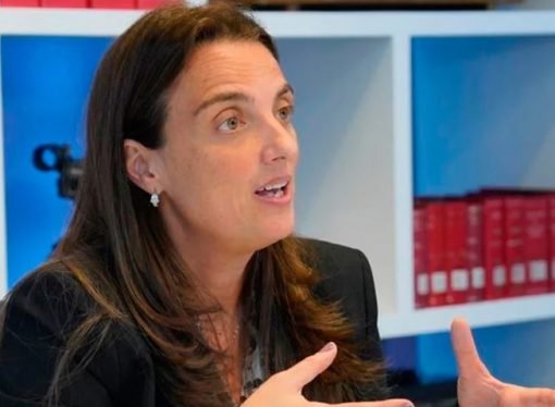 Ministra Karen Abudinen dice que no renuncia y que no se robó dinero de contratos