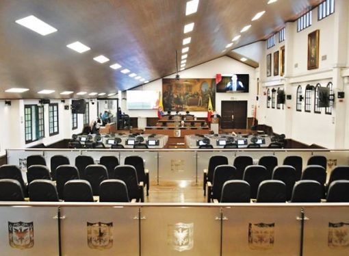 Tambalea ajuste a honorarios de concejales por demanda ante la Corte