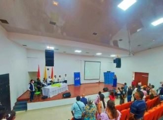 Fundacion Social Siembra,  señala a las Farc y los grupos paramilitares como responsables de delitos como el desplazamiento forzado.