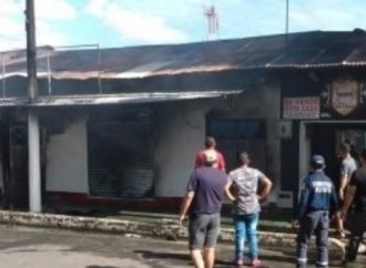 Incendio en almacén de venta de plástico en Paz de Ariporo