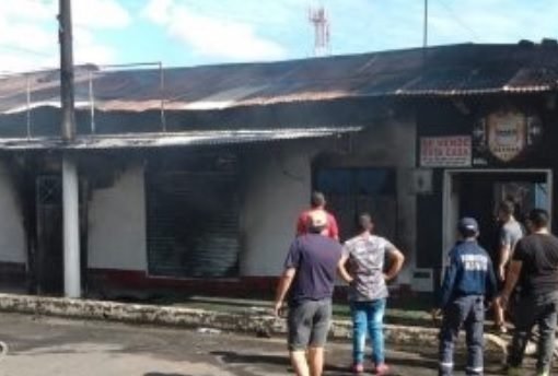 Incendio en almacén de venta de plástico en Paz de Ariporo