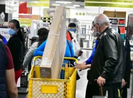 7,4 billones en ventas en el tercer día sin IVA: Duque