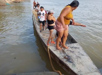 La Marina rescata 13 personas en el río Guaviare
