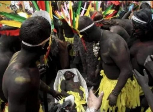 Kuru, la fatal enfermedad causada por el canibalismo