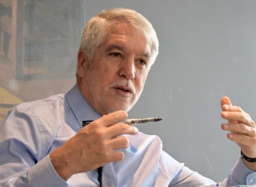 Precandidato Enrique Peñalosa dio positivo para covid-19