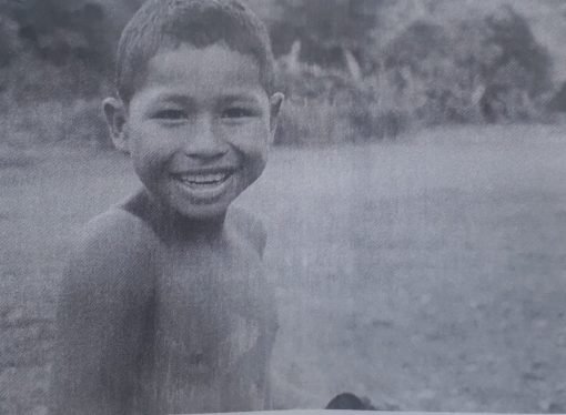 Descalzo entre las espinas