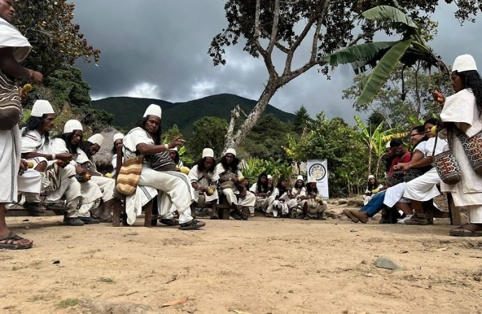 Pueblo Arhuaco se moviliza contra el gobierno nacional
