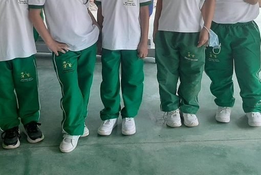 ¿Qué exigencias se pueden hacer frente al porte de uniformes escolares?