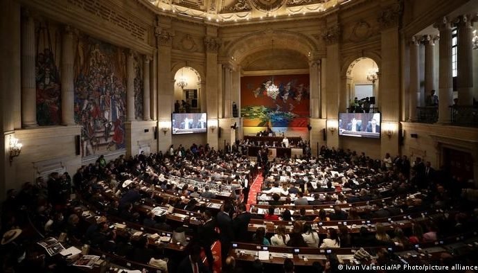 LA ABULTADA Y COMPLEJA AGENDA LEGISLATIVA DEL GOBIERNO