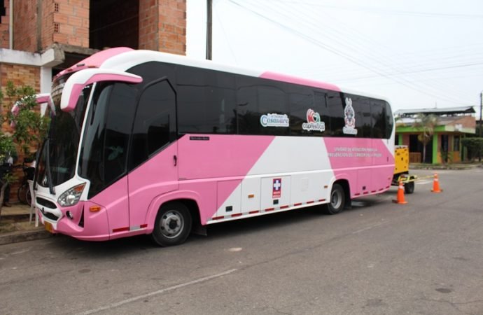 Con bus rosa Capresoca EPS, ofrece mamografías a sus usuarias