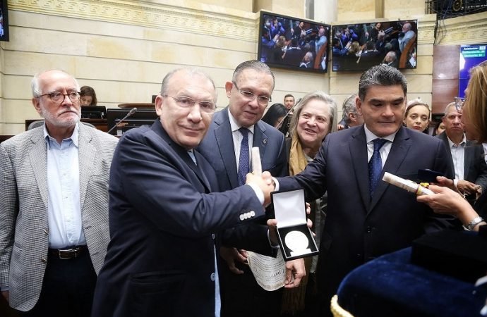 EL GRAN DERROTADO FUE ROY, Crónica de Gardeazábal