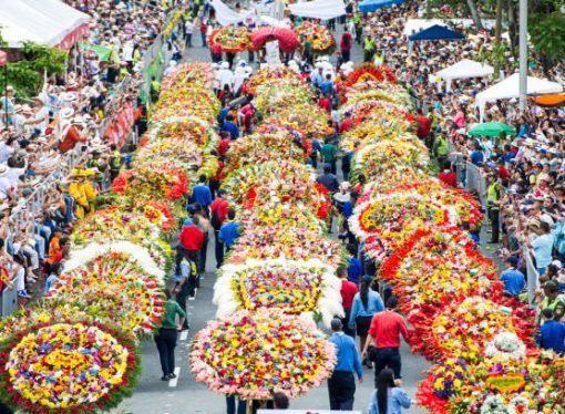 ANTIOQUIA SE RESQUEBRAJA, Crónica de Gardeazábal