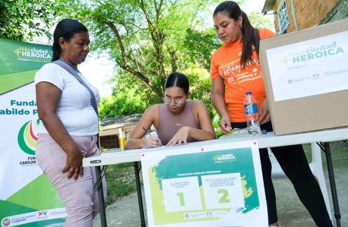 Colombianos participan en jornadas pedagógicas de elecciones