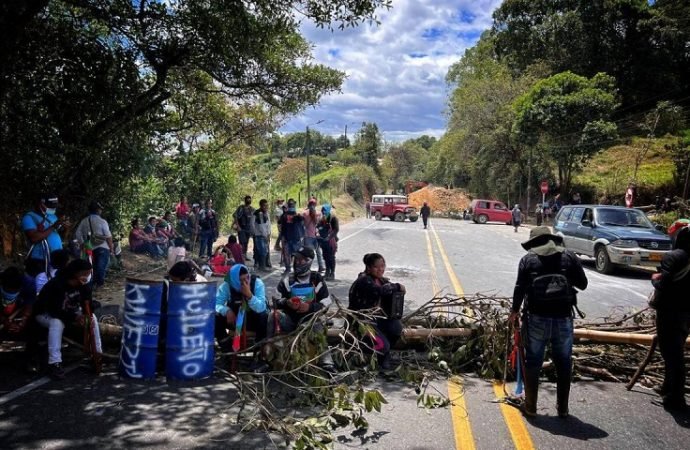 ESTAMOS BLOQUEADOS, Crónica de Gardeazábal